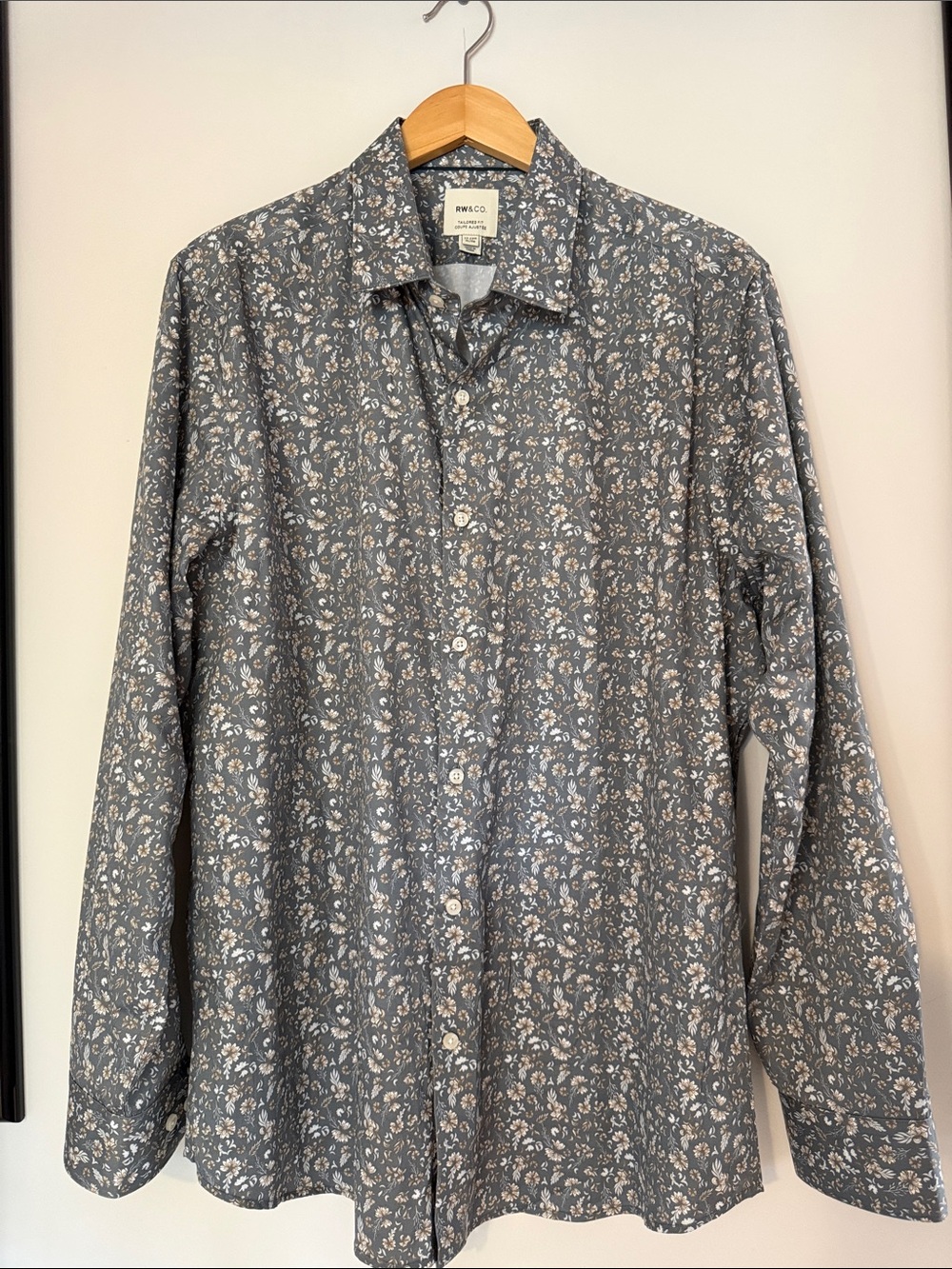 RW&CO. Men's Gray Floral Button-Up Shirt with Cream Accents